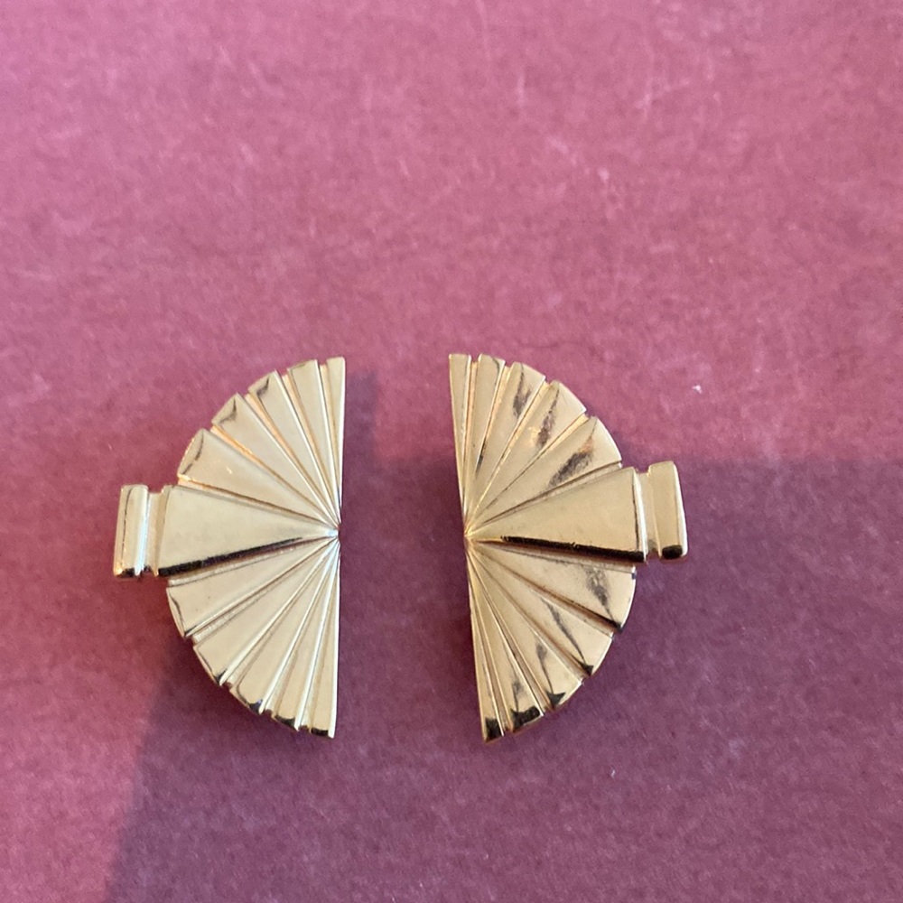 Fan shaped clip earrings